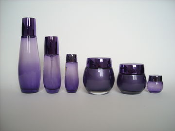 L'abitudine 2 OZ 8 OZ ha colorato le bottiglie di vetro cosmetiche ed i barattoli dell'emulsione vuota
